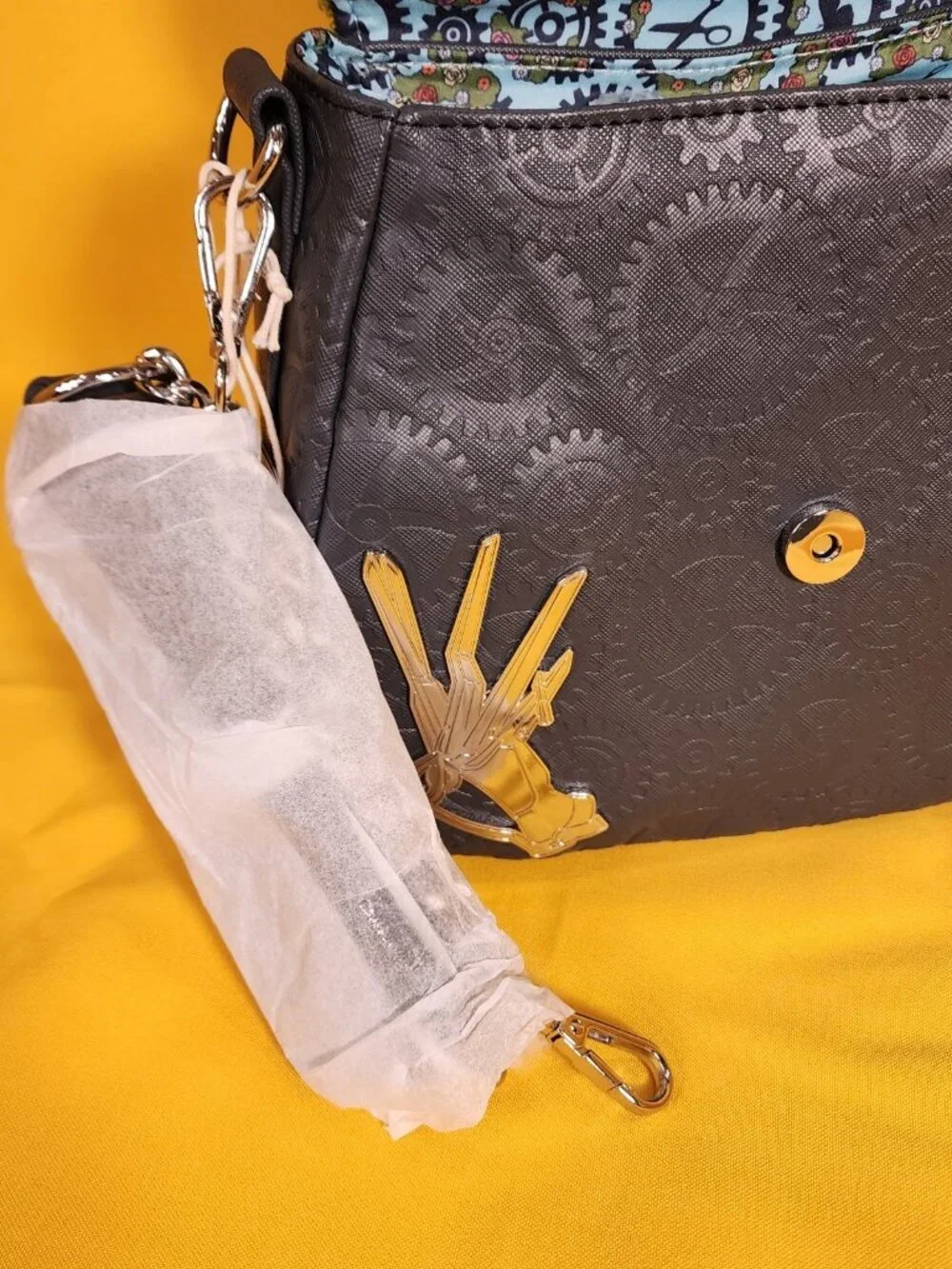 Loungefly Edward Scissorhands Sherpa Topiary Floral Horror Movie Crossbody Bag - Picture 10 of 12